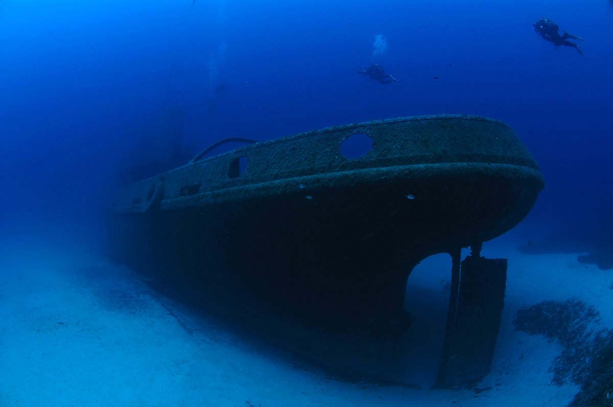 Twin tugs - a shore dive in 26m